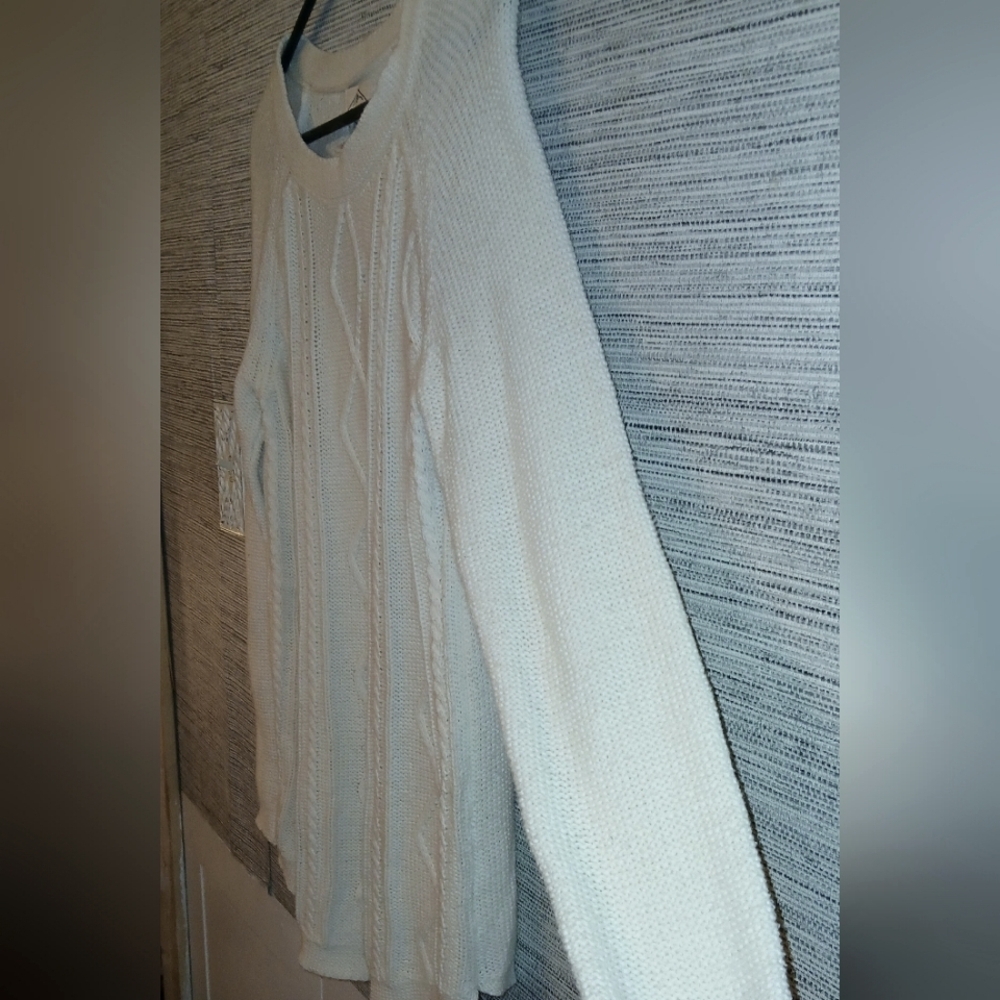 MEDIUM: St. John's Bay Cable Knit Sweater - Picture 2 of 9